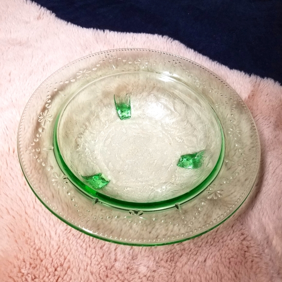Vintage Depression Uranium Glass 3-legged Bowl Dish - Picture 3 of 9